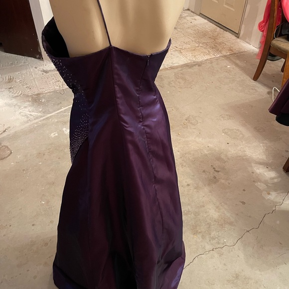 Beautiful satin gown with silver sequins. Lined. Prom weddings, galas, etc. - Picture 5 of 5
